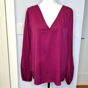 Elie Tahari Elegant Fuchsia Women's V-Neck Silk Blouse. Size L. Good condition